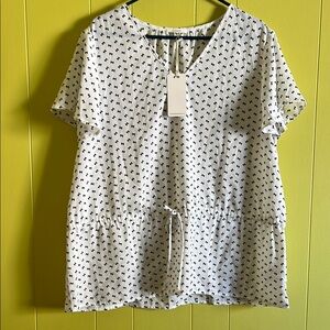 NWT Pleione White Short Sleeve Blouse With Bow Print
